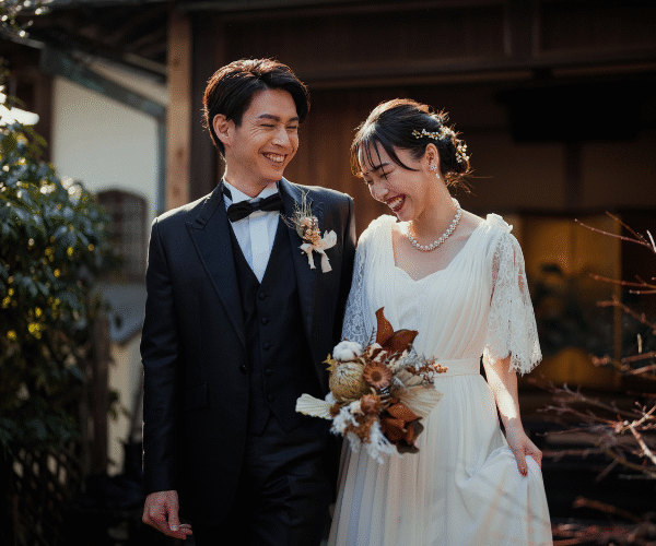 「手を取り合って、笑顔の花咲く道へ」